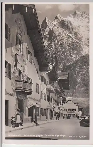 (95944) Foto AK Mittenwald, Adlerhaus gegen Karwendelgebirge, 1940