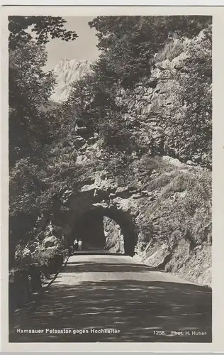 (83922) Foto AK Berchtesgaden, Ramsauer Felsentor gegen Hochkalter 1936