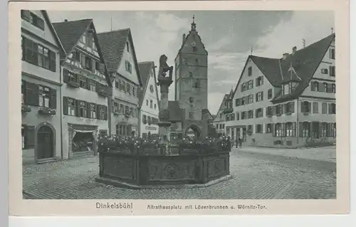 (78149) AK Dinkelsbühl, Altrathausplatz m. Löwenbrunnen u. Wörnitz-Tor
