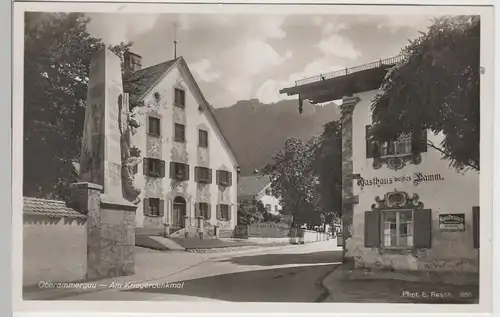 (76044) Foto AK Oberammergau, Kriegerdenkmal, Gasthaus weißes Lamm