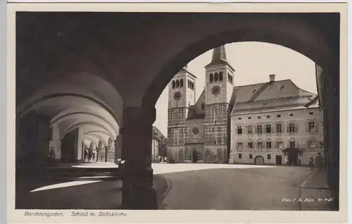 (61343) Foto AK Berchtesgaden, Schloss, Stiftskirche