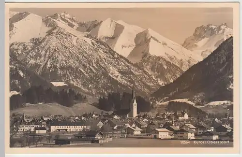 (57800) Foto AK Oberstdorf, Panorama, Pfarrkirche St. Johann. Baptist 1942