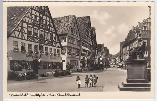 (51518) Foto AK Dinkelsbühl, Marktplatz m. Chr. v. Schmid-Denkmal, nach 1945