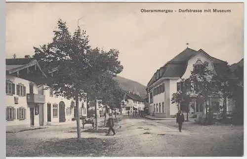 (50874) AK Oberammergau, Dorfstraße mit Museum, vor 1945