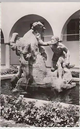 (27200) Foto AK Schweinfurt, Brunnen im Ernst-Sachs-Bad, nach 1945