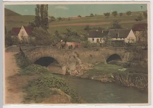 (77136) AK Ortschaft mit alter Steinbrücke, vor 1945