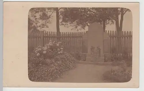(75077) orig. Foto Schönau, Grab von Hermann ?, 1926