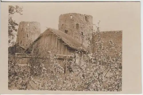 (5243) AK Türme, Ruinen, Mauer, Holzhütte, Reetdach