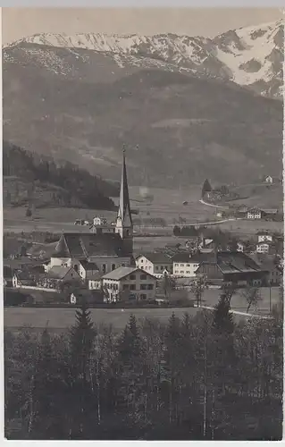 (106953) Foto AK Ortschaft in den Bergen, Kirche, Fotograf Traunstein, vor 1945