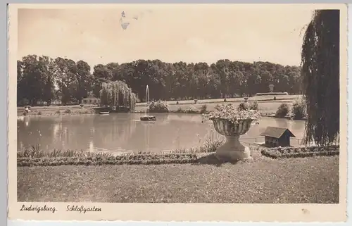 (87880) Foto AK Ludwigsburg, Schlossgarten, Teich, Feldpost 1943
