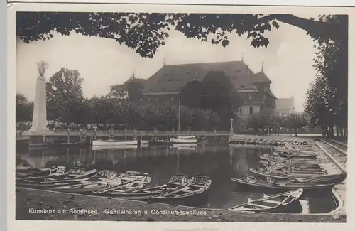 (85002) Foto AK Konstanz, Gondelhafen u. Conziliumsgebäude vor 1945