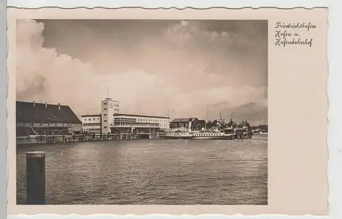 (76135) Foto AK Friedrichshafen, Bodensee, Hafenbahnhof, vor 1945