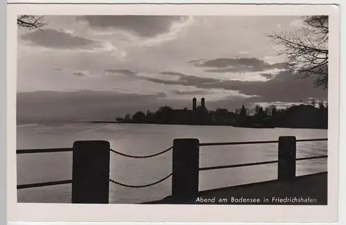 (50145) Foto AK Friedrichshafen, Abend am Bodensee, vor 1945