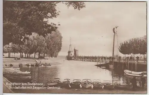 (34984) Foto AK Konstanz a. Bodensee, Gondelhafen, Zeppelin-Denkmal 1920er