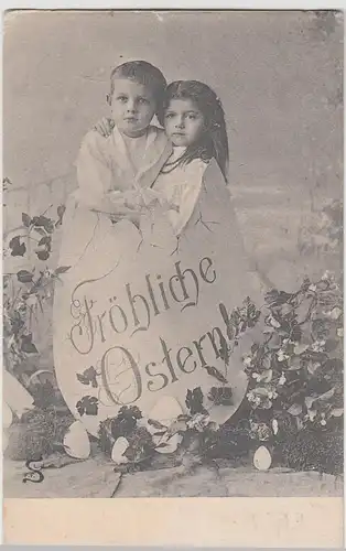 (98320) AK Glückwunsch Ostern, Junge und Mädchen im großen Ei, 1913