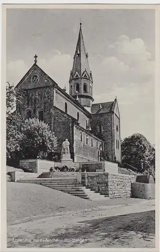 (95799) AK Wölchingen, Ehrenmal mit ev. Kirche, 1940er