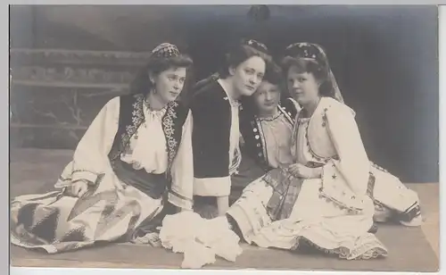 (95026) AK junge Frauen in Tracht oder Kostüm, um 1907