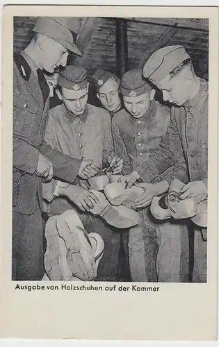 (94427) AK Soldaten 2.WK erhalten Holzschuhe, Patriotika, Feldpost 1940