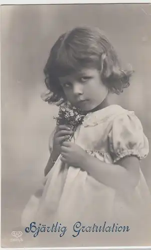 (94069) AK Glückwunsch, kleines Mädchen mit Blumen, Schweden 1928