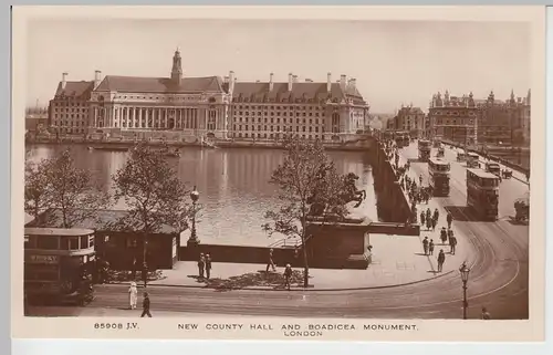 (90615) AK London, New county hall a. Boadicea Monument, vor 1945