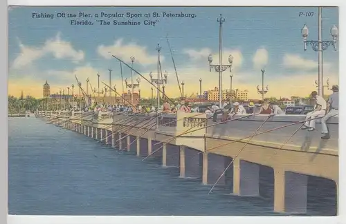 (90611) AK St. Petersburg (Florida), Fishing off the pier, vor 1945