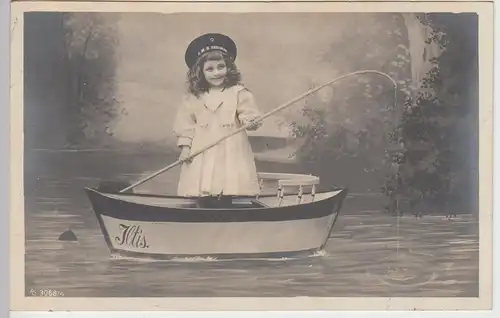 (89644) AK kleines Mädchen im Boot u. Matrosenmütze S.M.S. Seeadler