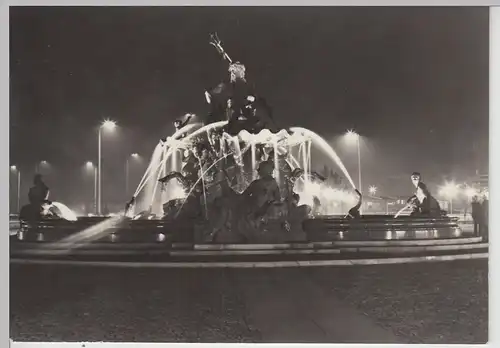 (86215) AK Berlin DDR, Neptunbrunnen bei Nacht 1969