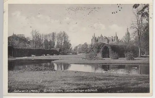 (84234) AK Schwerin, Meckl., Schlossgarten, Laubengänge 1935