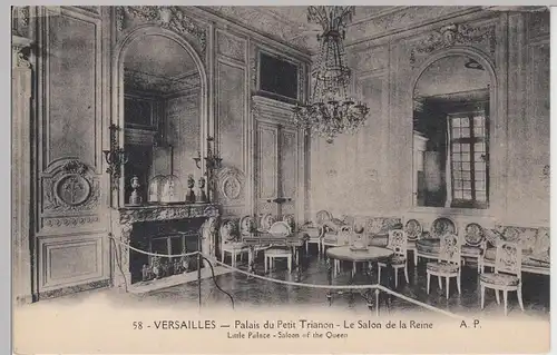 (84166) AK Versailles, Palais du Petit Trianon, Salon de la Reine, v. 1945