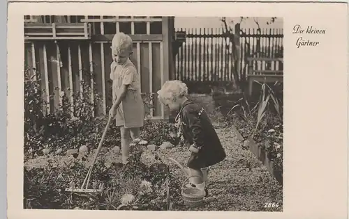 (81420) AK "Die kleinen Gärtner", Kinder am Beet