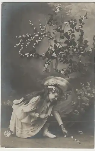 (81187) AK Mädchen mit großem Hut unter Blütenzweigen 1906