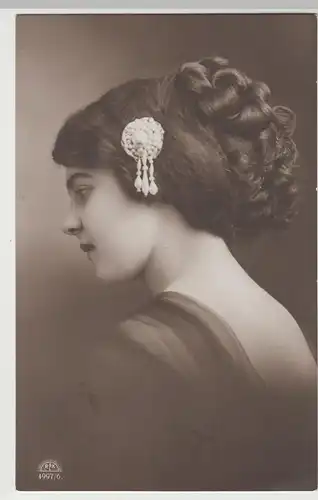(80512) AK Junge Frau mit Haarschmuck, Feldpost 1914