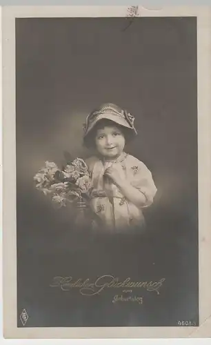 (80145) AK Glückwunsch zum Geburtstag, Kind mit Blumen, 1918