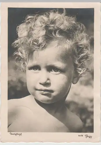 (77083) Foto AK Porträt eines Jungen m. blonden Locken "Trotzkopf", 1941