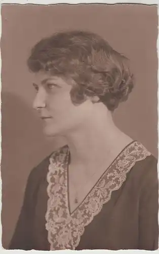 (73153) Foto AK Porträt junge Frau vor 1945