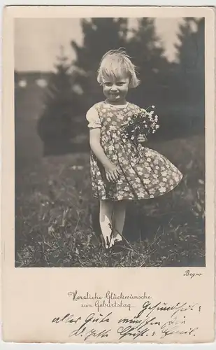 (73122) Foto AK Glückwunsch z. Geburtstag, Mädchen auf Blumenwiese 1936