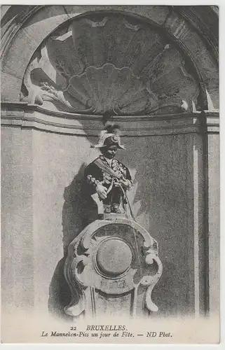 (72999) AK Brüssel, Bruxelles, Manneken Pis un jour de Fête, vor 1945