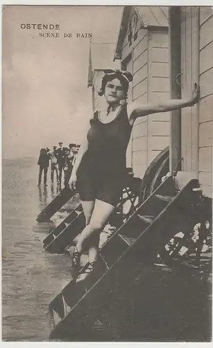 (70974) AK Ostende, Scene de bain, Bade-Dame lehnt an Umkleide 1915