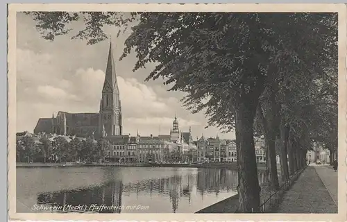 (70751) AK Schwerin, Pfaffenteich mit Dom, 1937