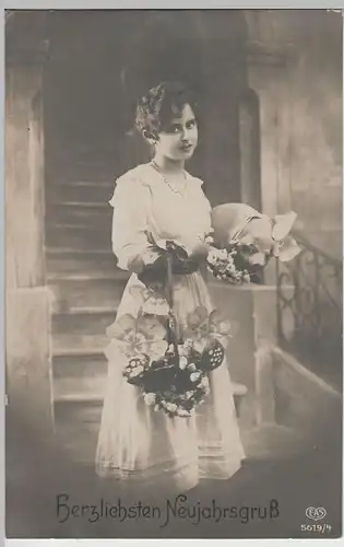 (69086) Foto AK Neujahr, junge Frau mit Schwein, Klee, Fliegenpilz 1923