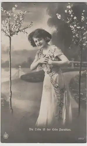 (68913) Foto AK junge Frau "Die Liebe ist der Erde Paradies", 1912