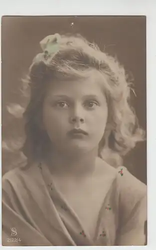 (68866) Foto AK Porträt kleines Mädchen, coloriert, 1912