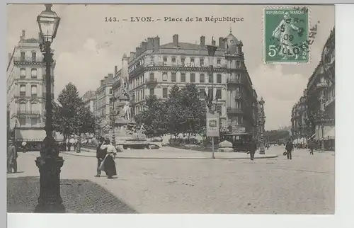 (67402) AK Lyon, Place de la République 1909