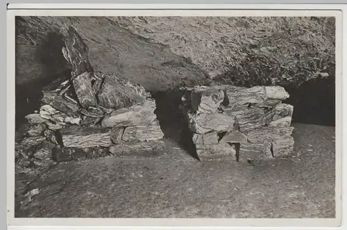 (64528) Foto AK Rottleben, Barbarossahöhle, Tisch und Stuhl 1933-45