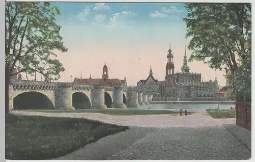 (64239) AK Dresden, Friedrich-August-Brücke, Kath. Hofkirche 1917