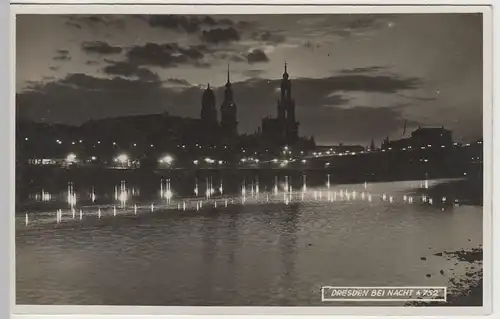 (64217) Foto AK Dresden, Kath. Hofkirche, Schloss, Oper bei Nacht, v. 1945