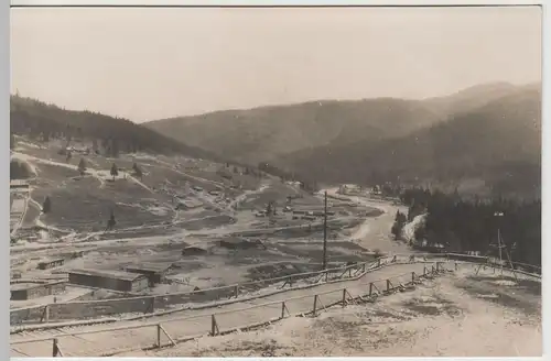 (63160) Foto AK Holzschlitterbahn am Fluss, Ort unbekannt, vor 1945