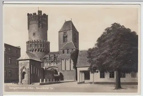 (61876) Foto AK Tangermünde, Neustädter Tor, 1933