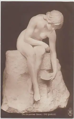 (60453) Foto AK Frauenstatue "Die Quelle" v. Cav. Valentino Casal 1920er