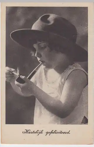 (58604) AK Glückwunsch, niederl. "Hartelijk Gefeliciteerd", Kind m. Pfeife 1947